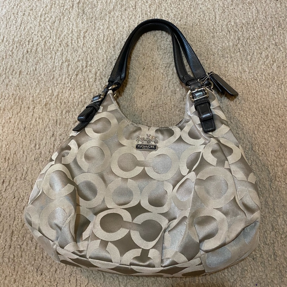 Coach purse medium size, multi pockets Silver